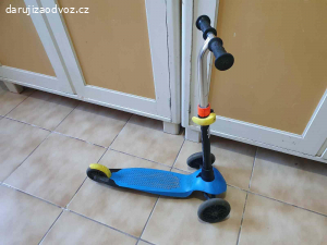 Dětská koloběžka se třemi kolecky