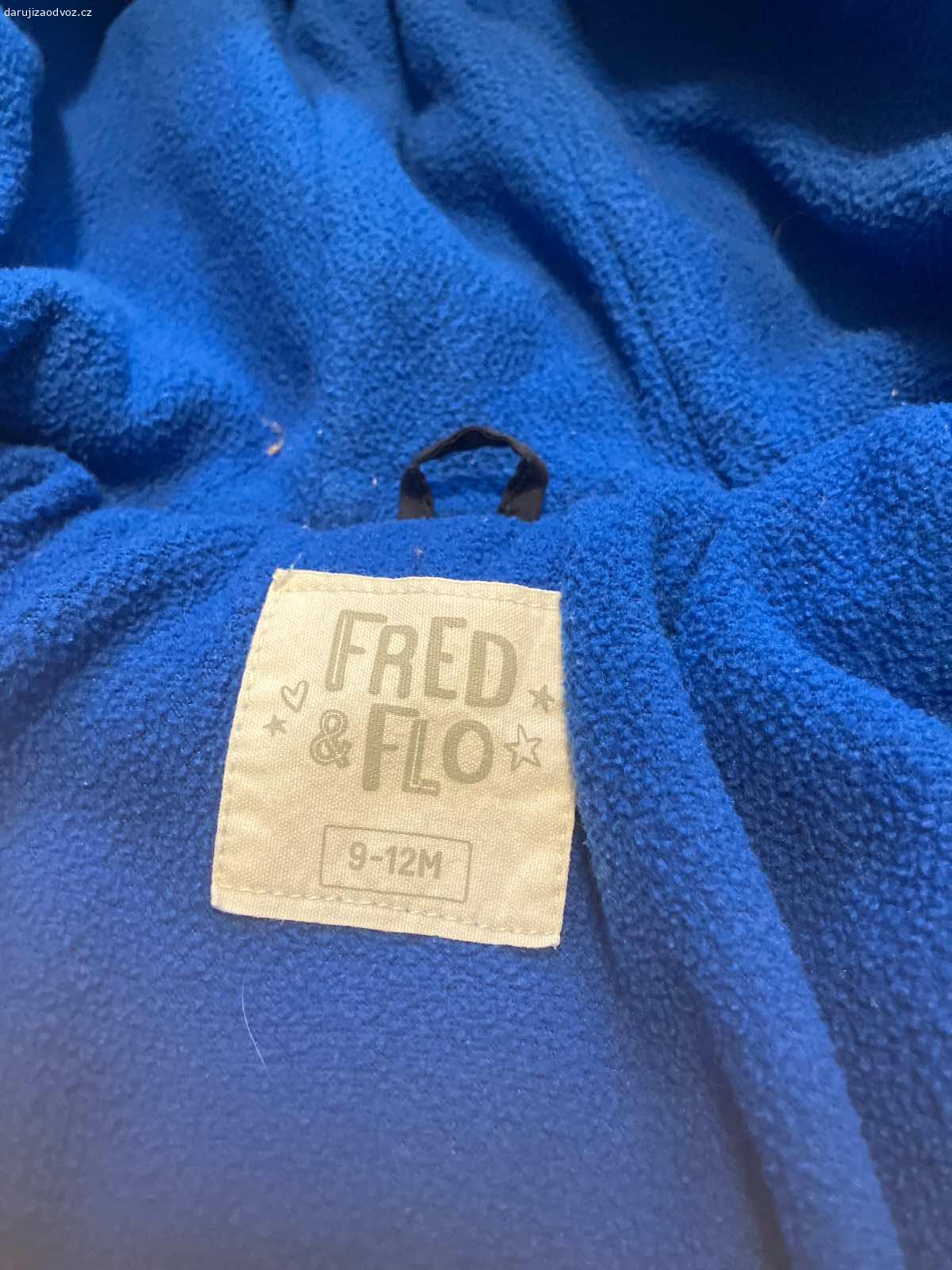 Dětská kombinéza 9-12 měsíců s rukavicemi. Pošlu i zásilkovnou. Bílá barva trochu zašlá, ale jinak hezký stav. Pište sms.