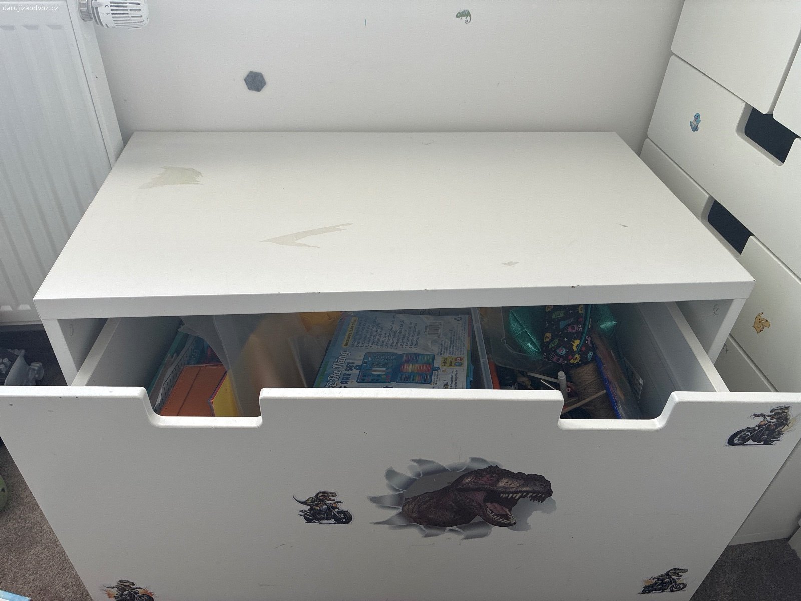 detska lavice s uloznym prostorem. Daruji Ikea detskou lavici s uloznym prostorem