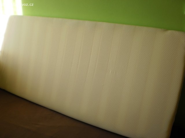 DĚTSKÁ MATRACE. Daruji za odvoz matraci o rozměrech 180 x 80 x 9 cm.
Matrace byla po celou dobu používána s nepropustným chráničem matrace, takže povlak je čistý, jen je trochu proleželá.

Reaguji pouze na SMS, do které mi napište DEN a ČAS vyzvednutí. Upřednostním zájemce, který si věc vyzvedne co nejdříve.