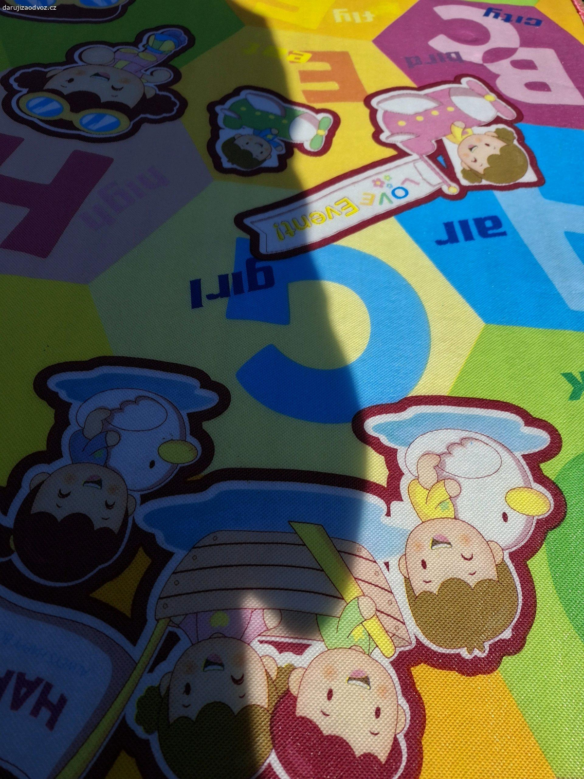 Dětská podložka. cca 2 x 2 m, výborná
