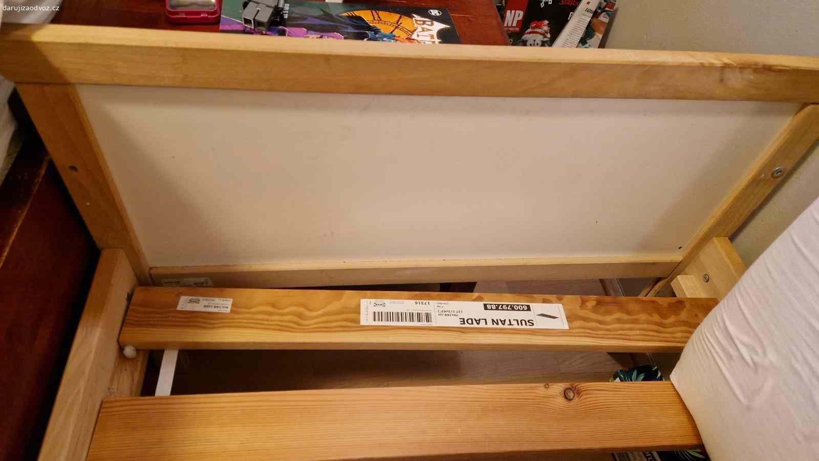 Dětská postel Ikea 160x70 cm včetně matrace. Zachovalá postýlka s jednoduchou matrací, s roštem, model SULTAN LADE včetně boční zábrany proti spadnutí. Zachovalá, běžné známky opotřebení. Praha 1 Satré Měso Na Františku - dá se parkovat před domem.