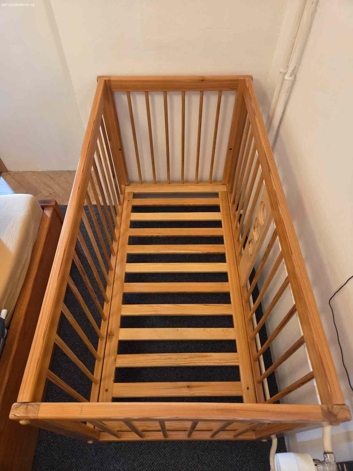 Dětská postýlka - vyměním za kávu. Vyměním za kvalitní zrnkovou kávu. 

Kvalitní dětská postýlka z masivu. Vyrobena přímo od truhláře.
Je pevná, takže nevrže ani když v ní dítě dovádí.

Rozměry jsou cca 126x65cm a výška 84cm. Rám nejde rozložit, jde pouze vyndat rošt - viz foto.

Osobní odběr Praha 4 Budějovická