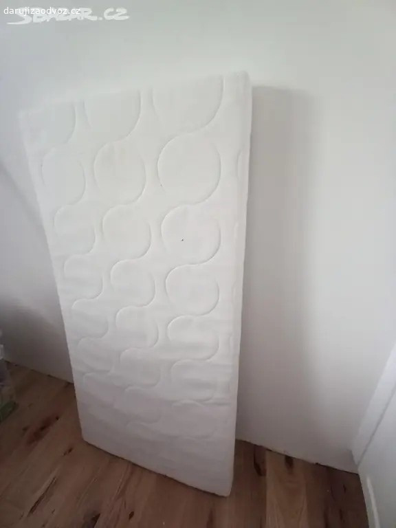 Dětská postýlka. Daruji postýlku s matrací