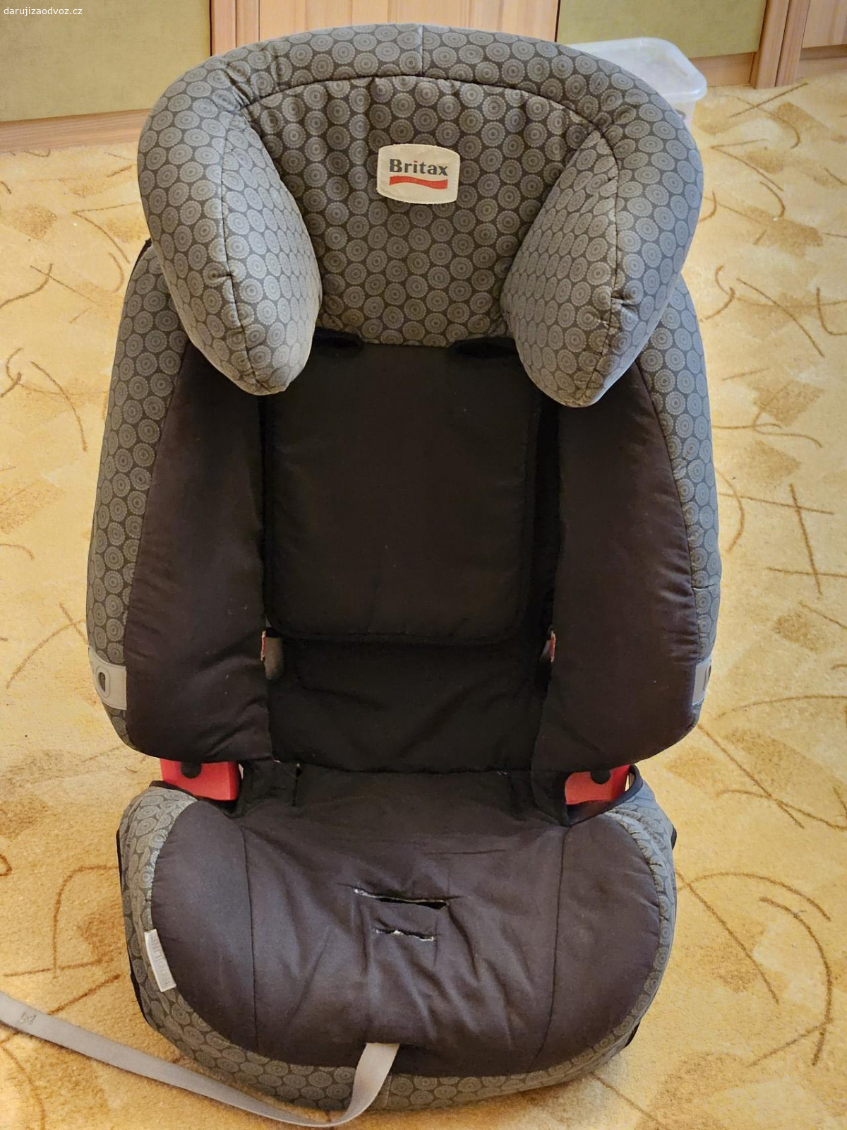 Dětská sedačka Britax Evolva. Rostoucí dětská sedačka 9-36 kg. Už dost stará, potah v horším stavu, ale třeba ji ještě někdo využije?