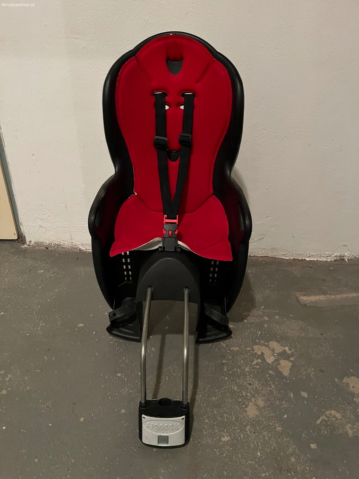 Dětská sedačka na kolo. Daruji za odvoz dětskou sedačku na kolo značky Hamax. Nosnost 15 kg. Používaná, ale funkční.