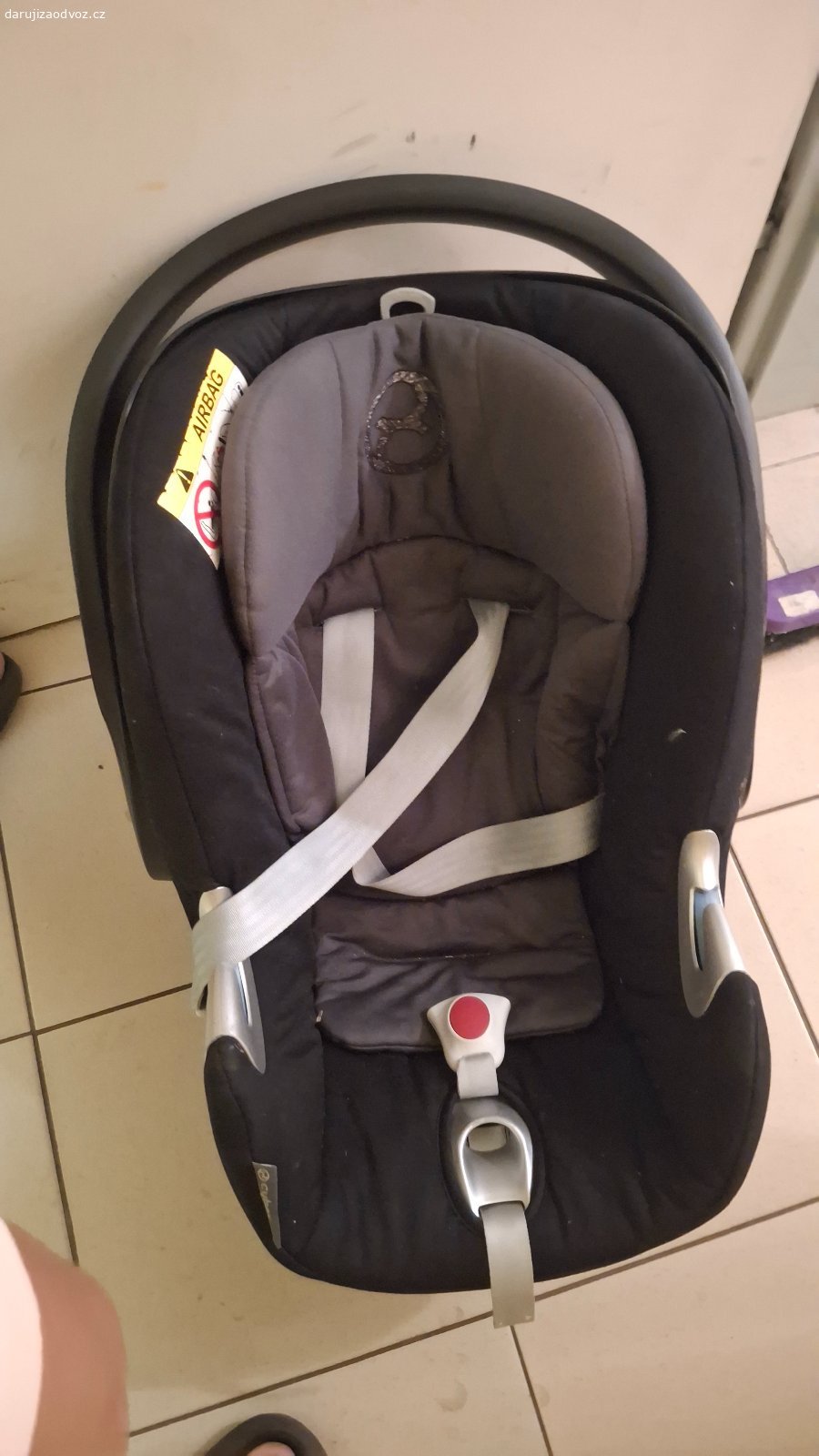 Dětská sedačka vajíčko Cybex. Daruji za odvoz. Velice dobrý stav.