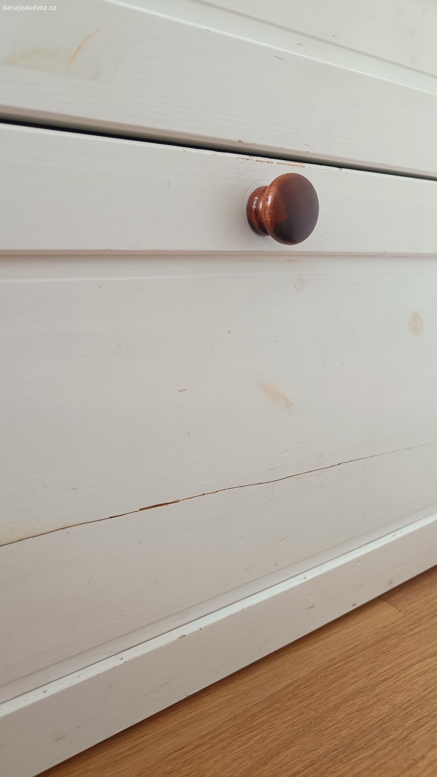 Dětská skříň dřevěná bílá Ikea se zásuvkami. Daruji za odvoz, Praha Kobylisy. Pouze pokud ji zvládnete sami odnést (případně rozmontovat) a naložit. Děkuji.

Stav: po dvou dětech. Na spodním šuplíku je prasklina. Má oděrky. Plně funkční.

SMÅSTAD / PLATSA
Šatní skříň, bílá se 3 zásuvkami, šatní tyč a políčka. Rozměr 60x57x181 cm