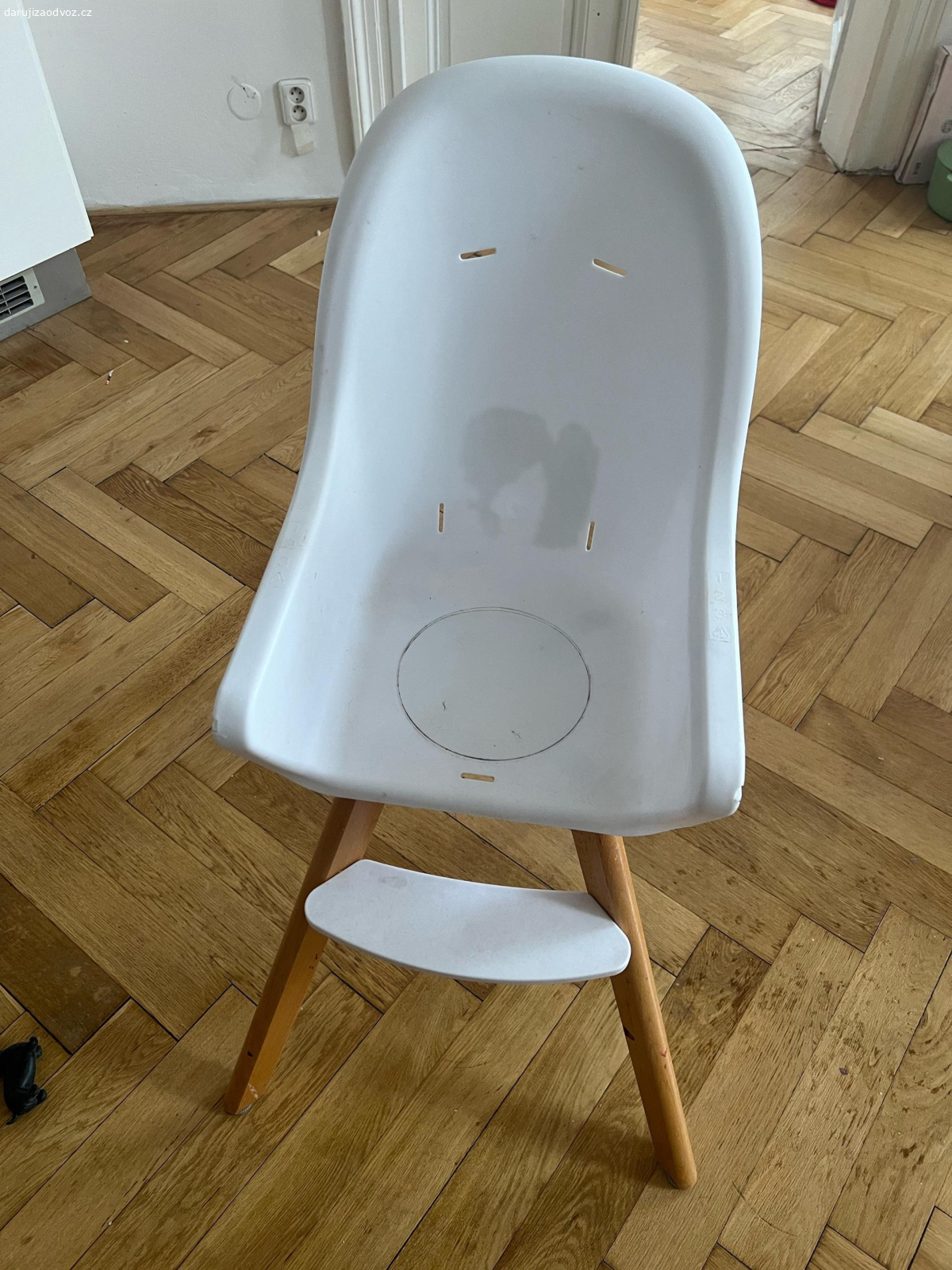 detska zidlicka. daruji detskou zidlicku, muzu i rozmontovat.