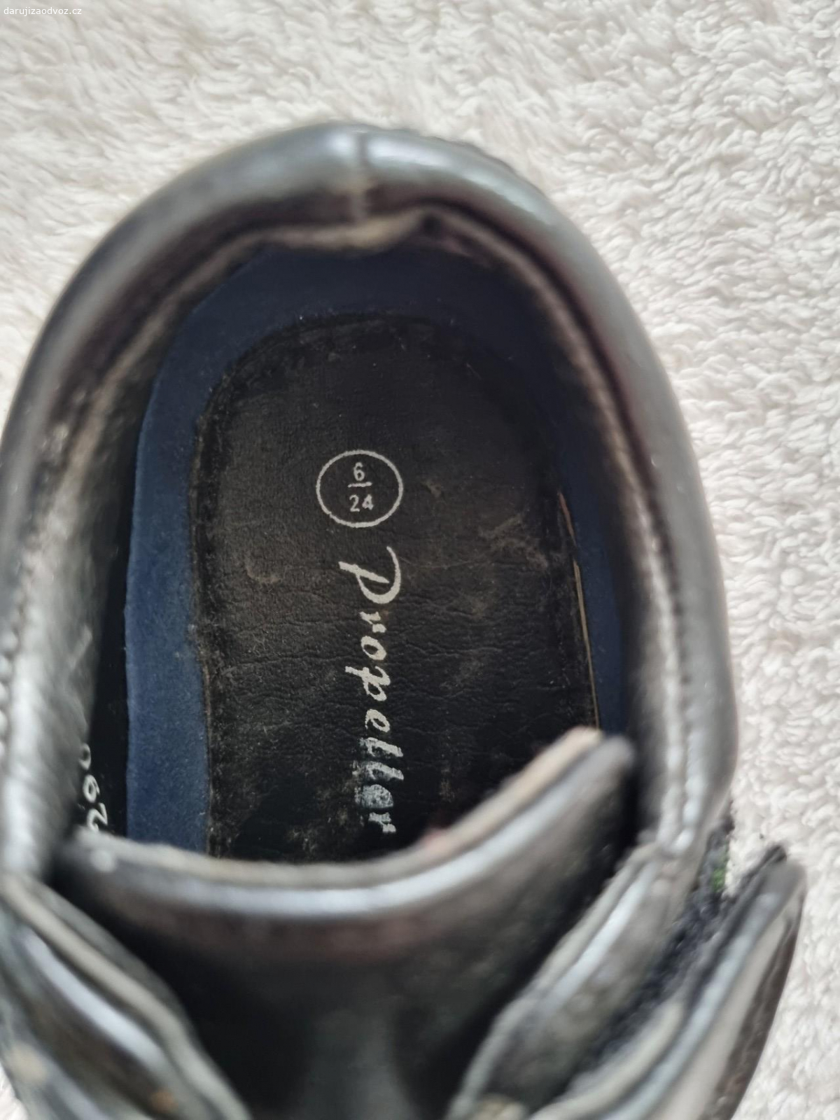 Dětské botičky velikost 23 a 24. Nabízím detske botičky. 
Možnost zaslání za kód balikovna/zasilkovna.