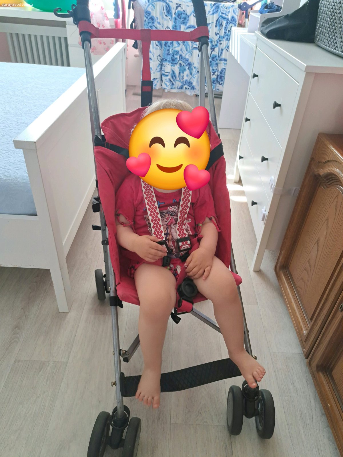 Dětské golfky. tmavě růžové, mají něco za sebou ale jistě ještě poslouží. Dcera bude mít 2 roky.