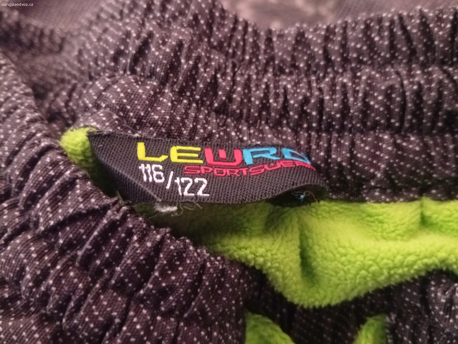 Dětské kalhoty 116/122. Dětské kalhoty značky Lewro,pravděpodobně zateplený model pro zimní aktivity. 

Délka 67 cm Pásem 26 cm