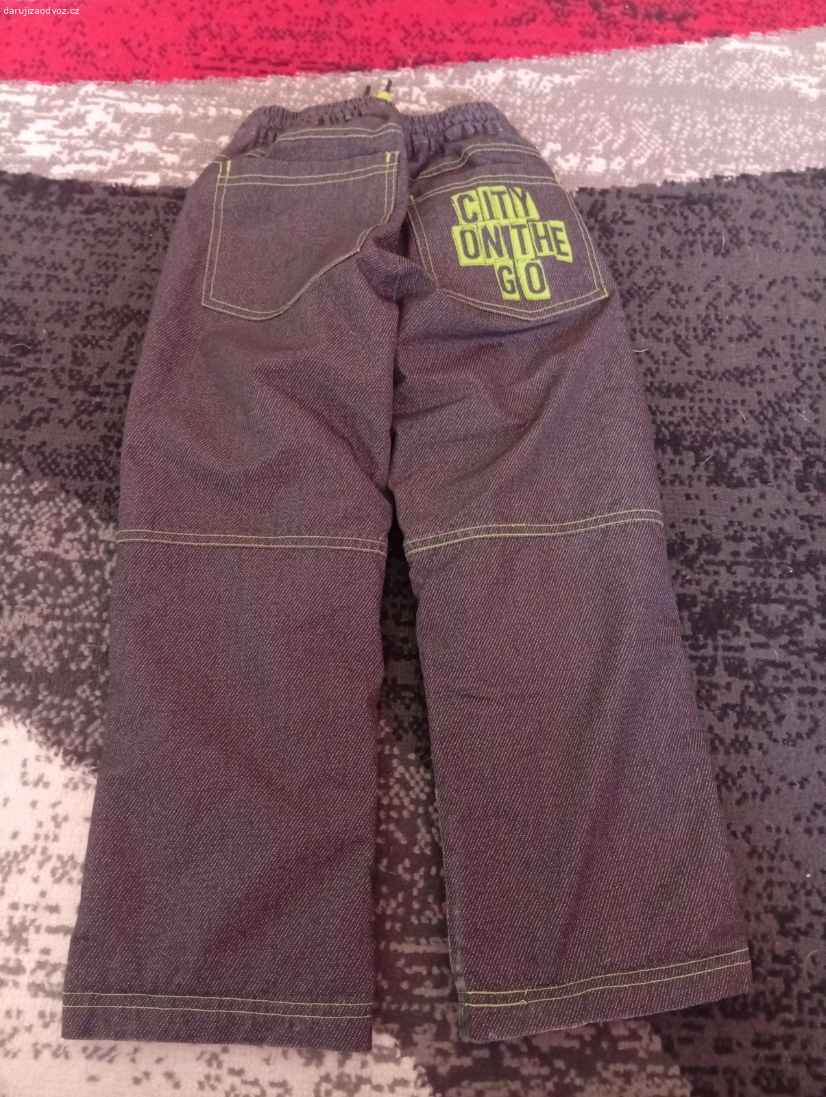 Dětské kalhoty 116/122. Dětské kalhoty značky Lewro,pravděpodobně zateplený model pro zimní aktivity. 

Délka 67 cm Pásem 26 cm