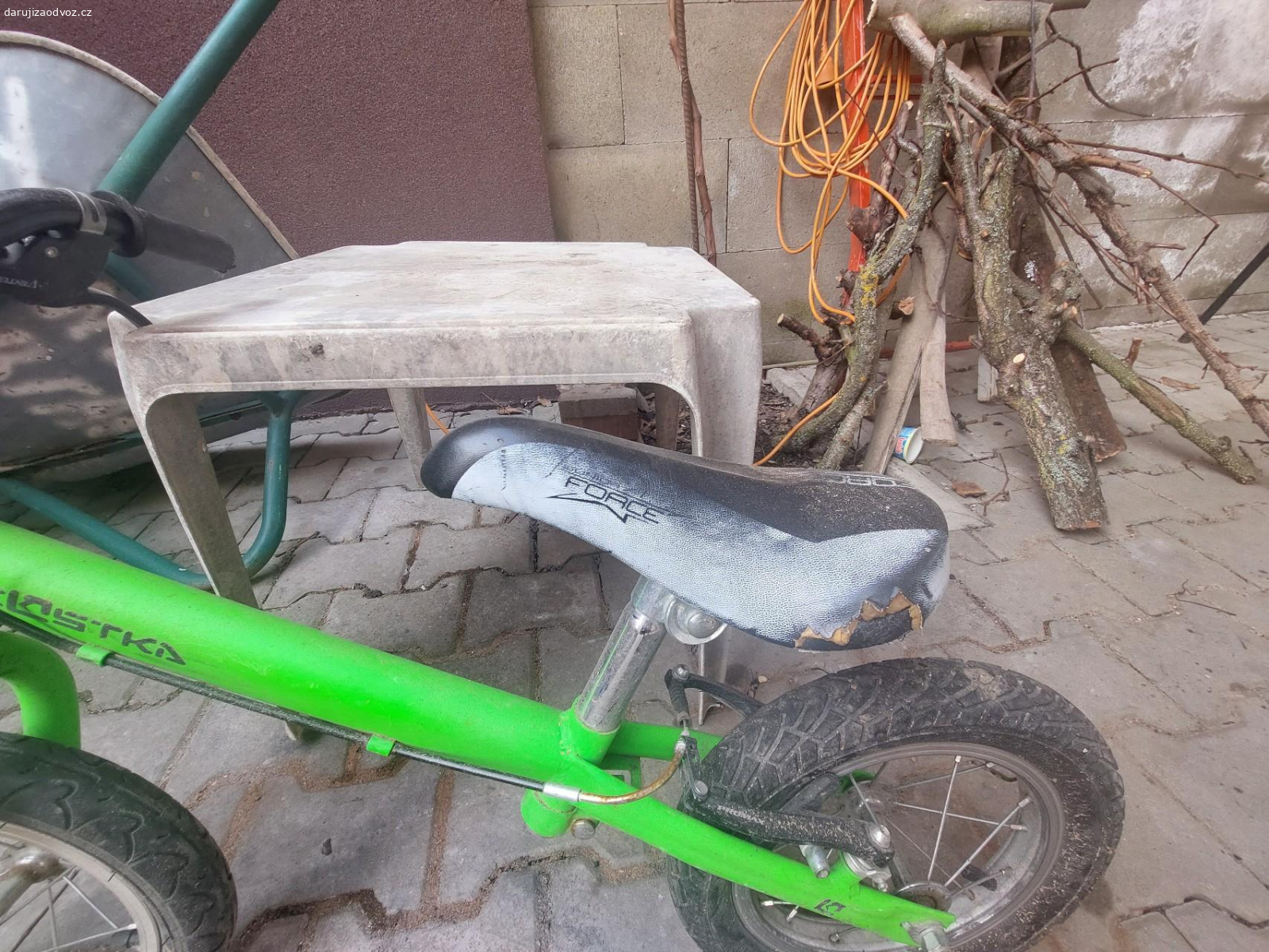 Dětské koloodrážedlo. Stav horší, po 2 dětech, funkční