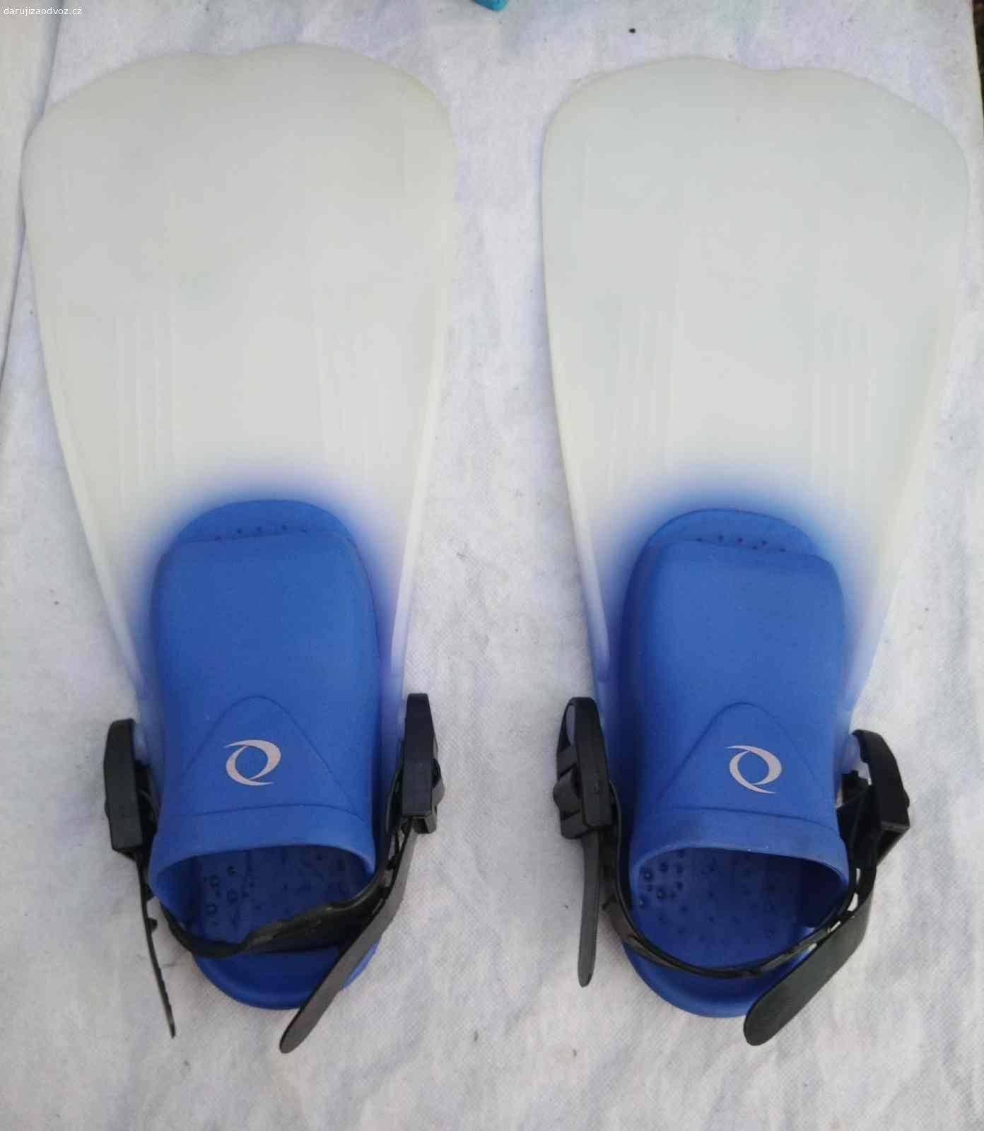 Dětské nastavitelné ploutve v obalu vel 31-33. Daruji (čokoláda Milka poteší, není podmínkou) dětské plavecké ploutve v modro-bílém provedení. Jsou ideální pro začínající plavce, na tréninky v bazénu i na letní šnorchlování u moře.
Hlavní výhody:
Nastavitelná velikost: Díky stahovacímu pásku na patě ploutve 