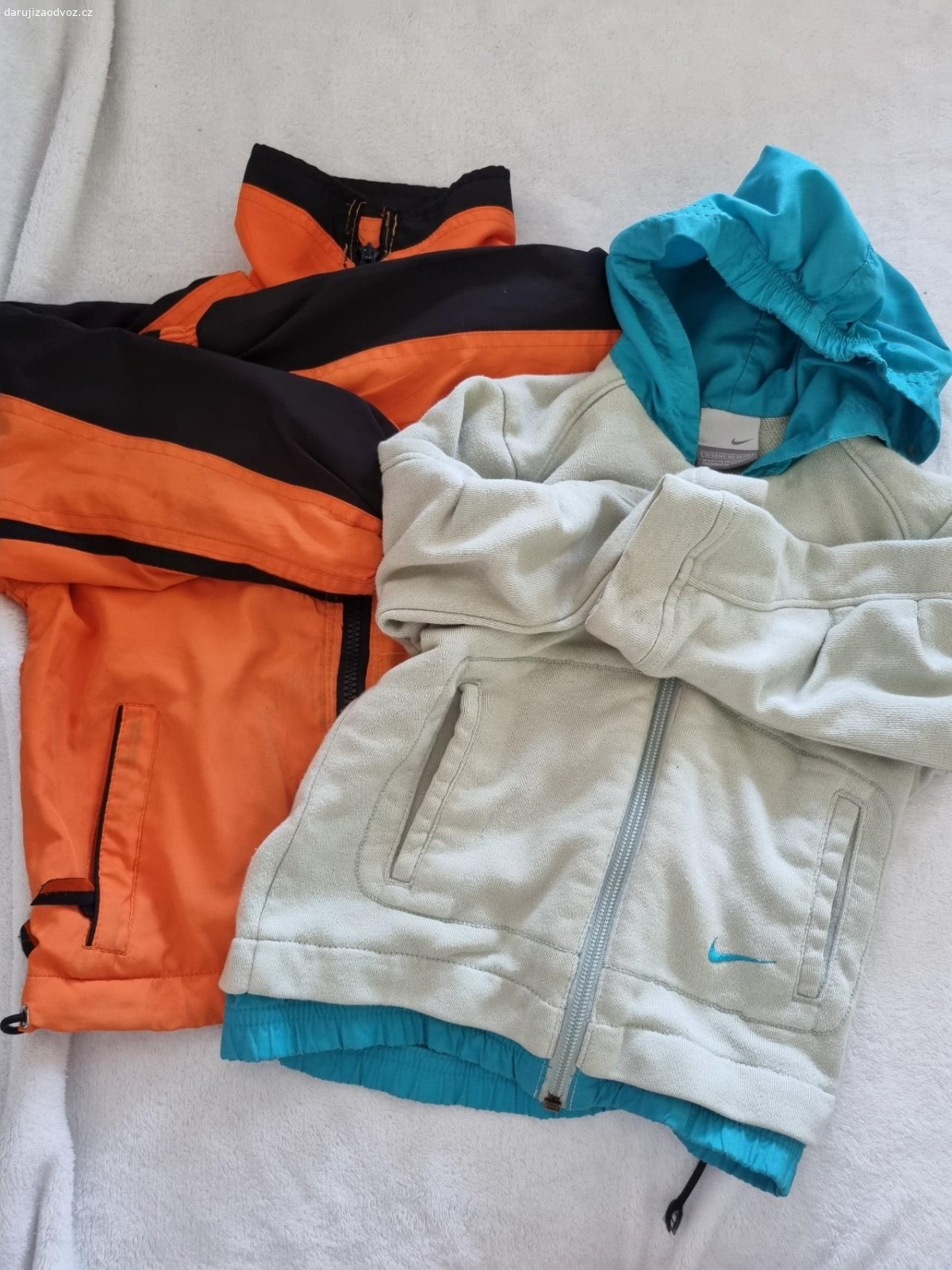 Detske oblečení velikost 92. Nabízím detske oblečení velikost 92.
Oblečení je na donoseni (dirky, flíčky).
Možnost zaslání za kód balikovna/zasilkovna.