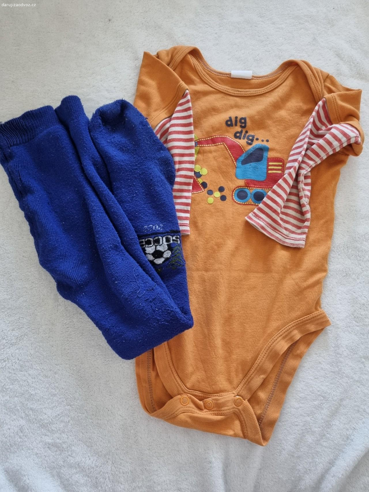 Detske oblečení velikost 92. Nabízím detske oblečení velikost 92.
Oblečení je na donoseni (dirky, flíčky).
Možnost zaslání za kód balikovna/zasilkovna.