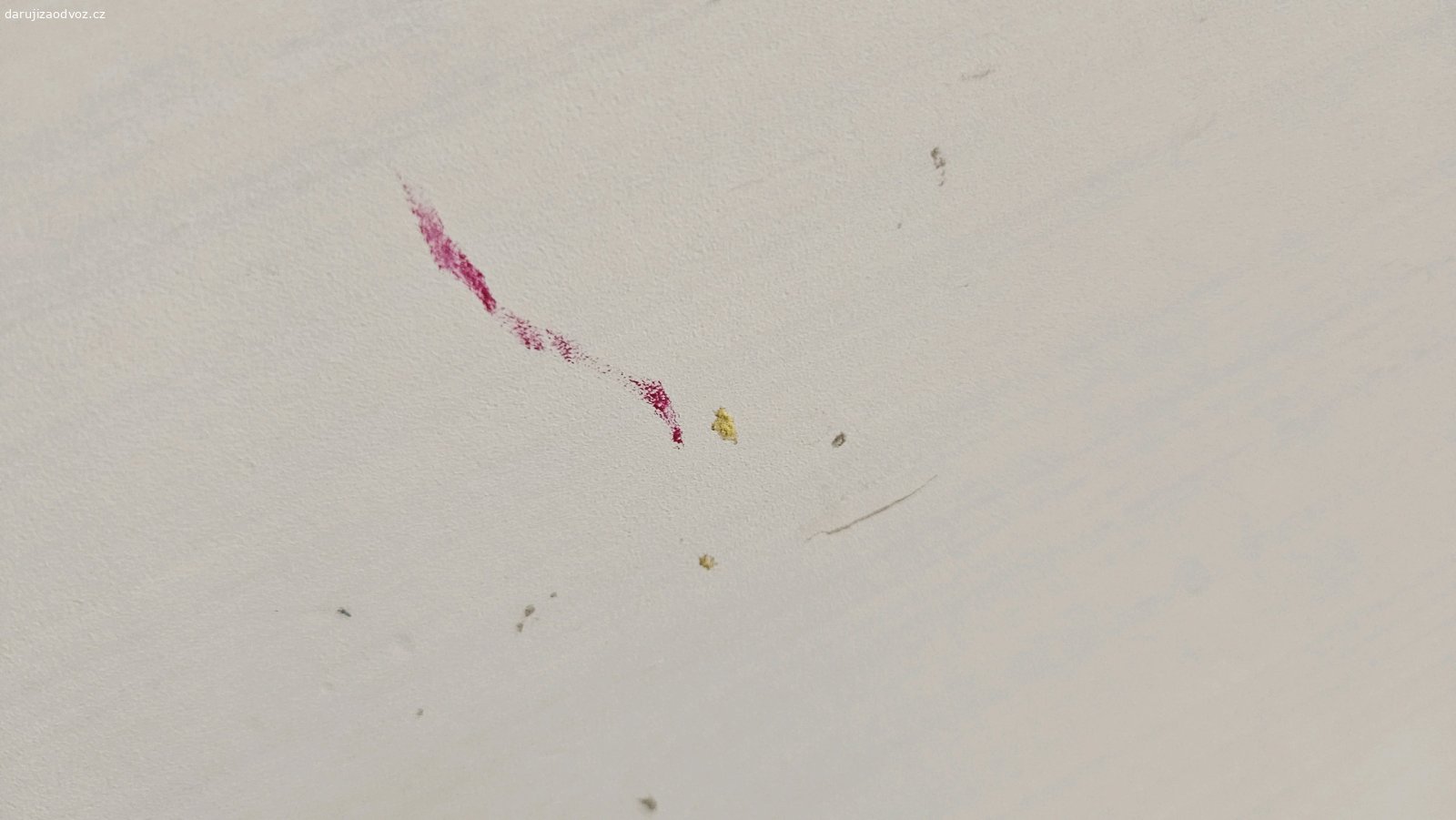 dětské židličky IKEA. Daruji 2 židličky IKEA, mají rýhy i nějaké to zabarvení.