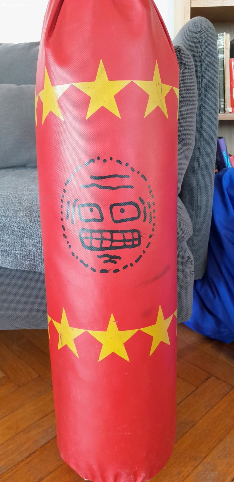 Dětský boxovací pytel. Boxovací pytel pro děti, výška 75 cm, průměr 20 cm.