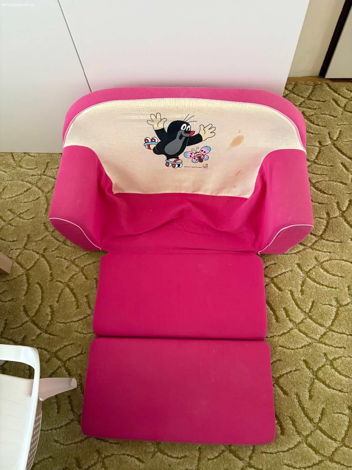 Dětský gauč s krtečkem. Flek se nepodařilo vyprat. Převzetí Hrubá Vrbka.