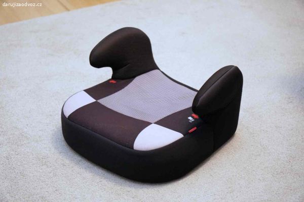 Dětský podsedák do auta
