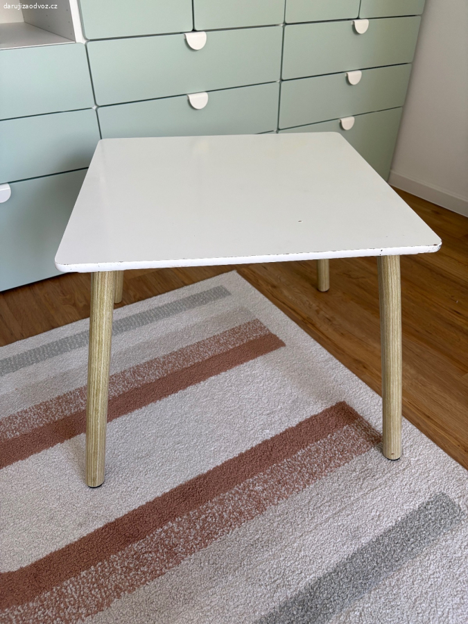 Dětský stůl