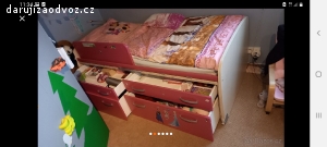 Dívčí postel se šuplíky