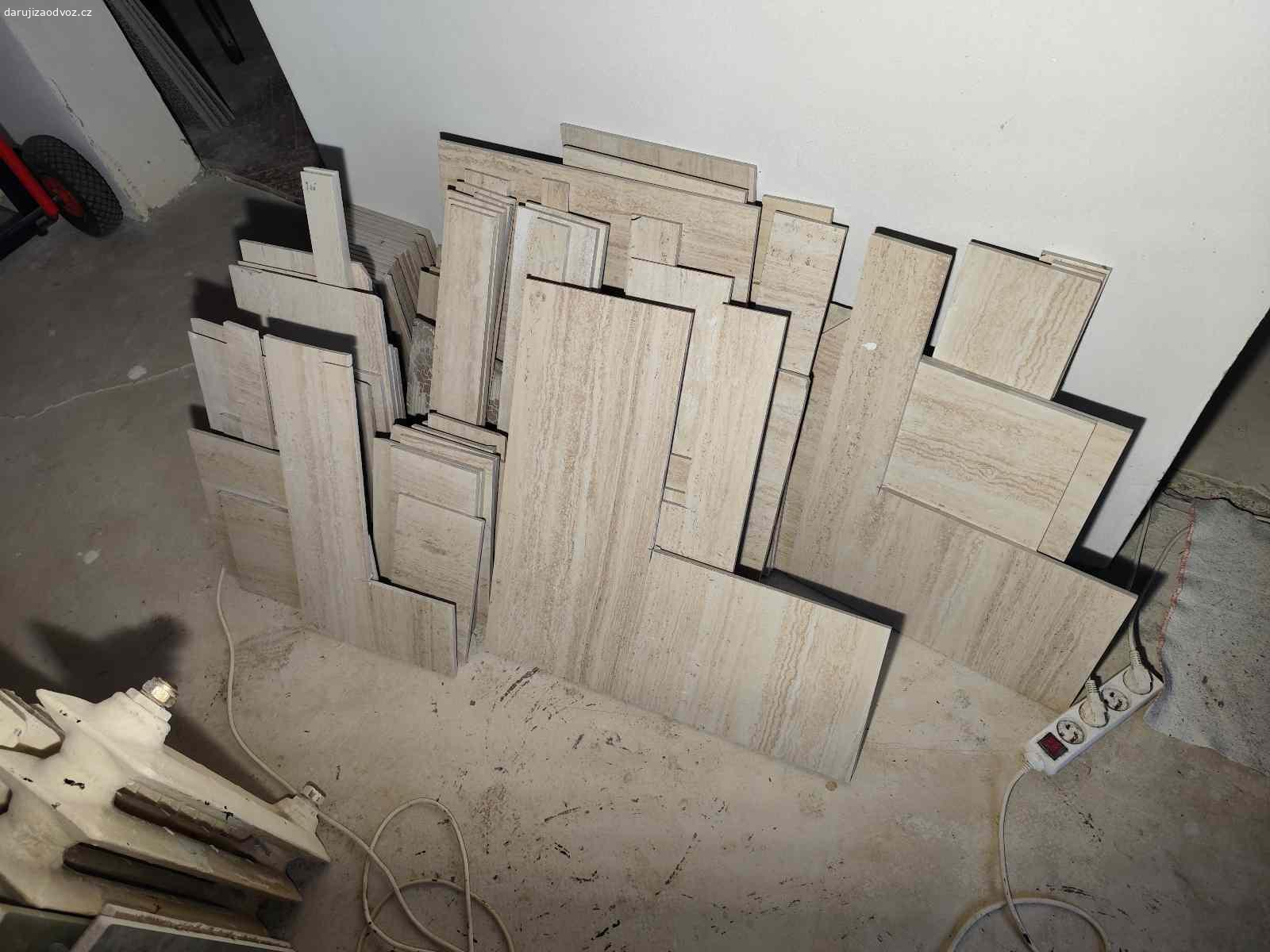 DLAŽBA RAKO Alba Větší množství prořezu. Daruji za odvoz větší množství prořezu. Odhadem přes 7 m2. Malé kousky z 30x60 i velké z 60x60 dle foto. Jedná se o RAKO Alba béžová mat.