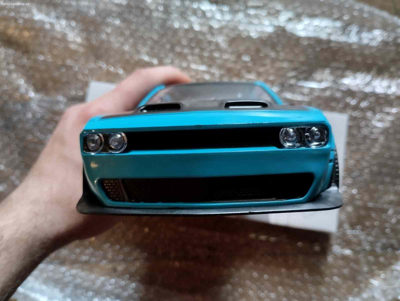 Dodge Challenger Widebody model. Daruji tento model za svezení v opravdovém challengeru v okolí Brna, moc by mě to potěšilo :-) Díky.