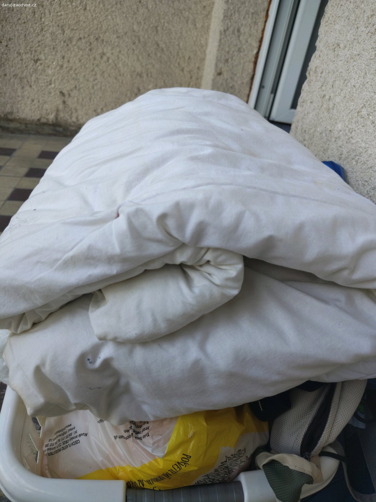 Domácí textil. Deky, ubrusy, atd