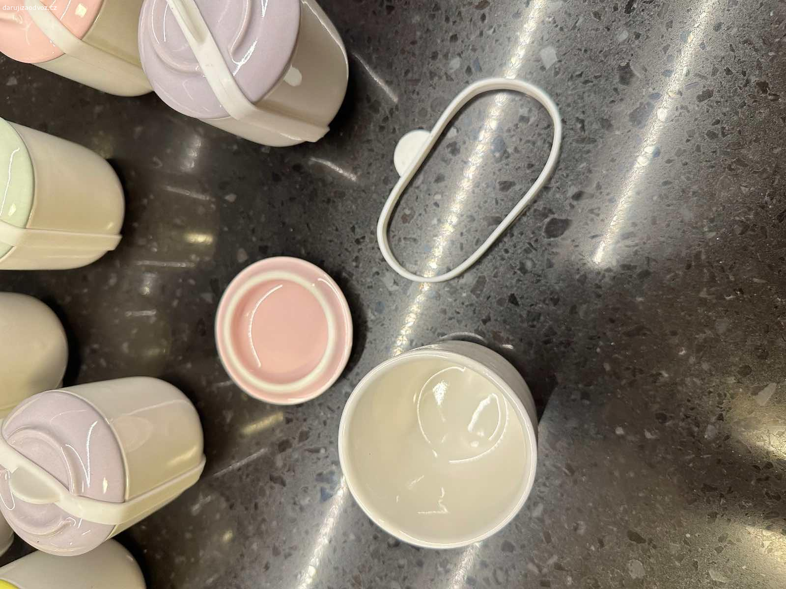 Dózy na vaření vajíček a spol.. Z Tchiba, nikdy nevyužite.

pouze osobni odvoz, krehke. Prumer 6.5cm, vyska 7.5cm.

Osobni odber Mesice u Prahy (kousek za Letnanama).

Dam tomu, kdo si prvni prijede :-)