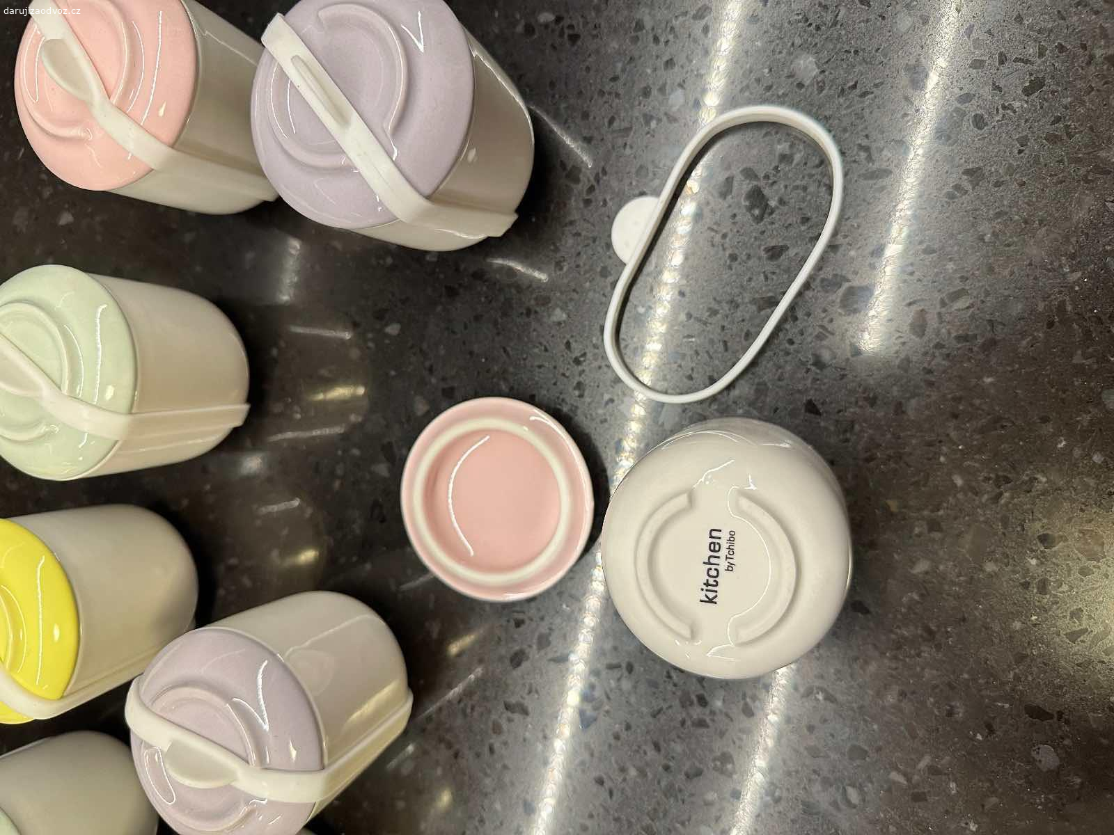 Dózy na vaření vajíček a spol.. Z Tchiba, nikdy nevyužite.

pouze osobni odvoz, krehke. Prumer 6.5cm, vyska 7.5cm.

Osobni odber Mesice u Prahy (kousek za Letnanama).

Dam tomu, kdo si prvni prijede :-)