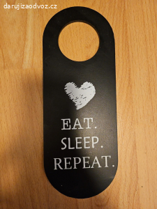 Dřevěmá cedule na dveře