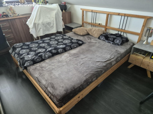 Dřevěná postel 160cm