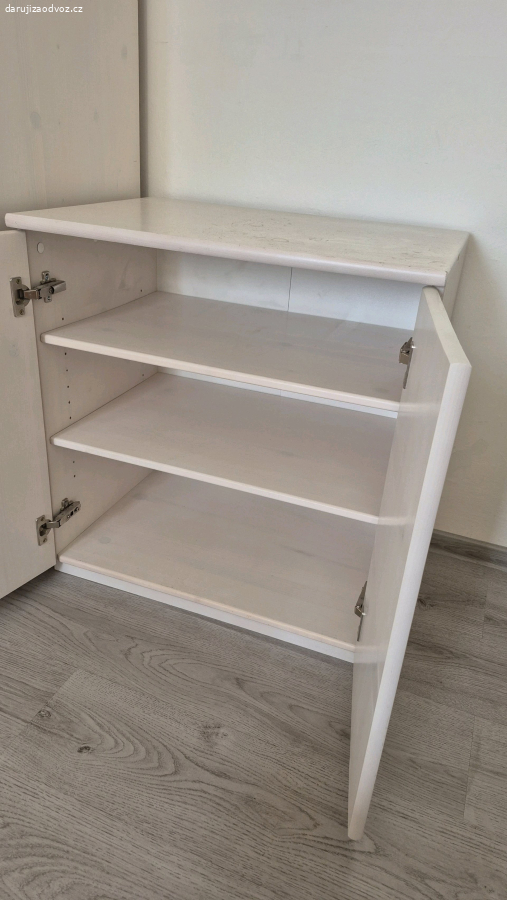 dřevěná skříňka 70x65x45