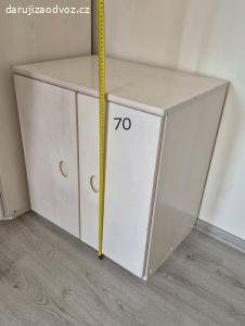 dřevěná skříňka 70x65x45