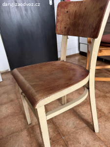 Dřevěná židle k renovaci
