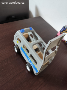 Dřevěné policejní auto