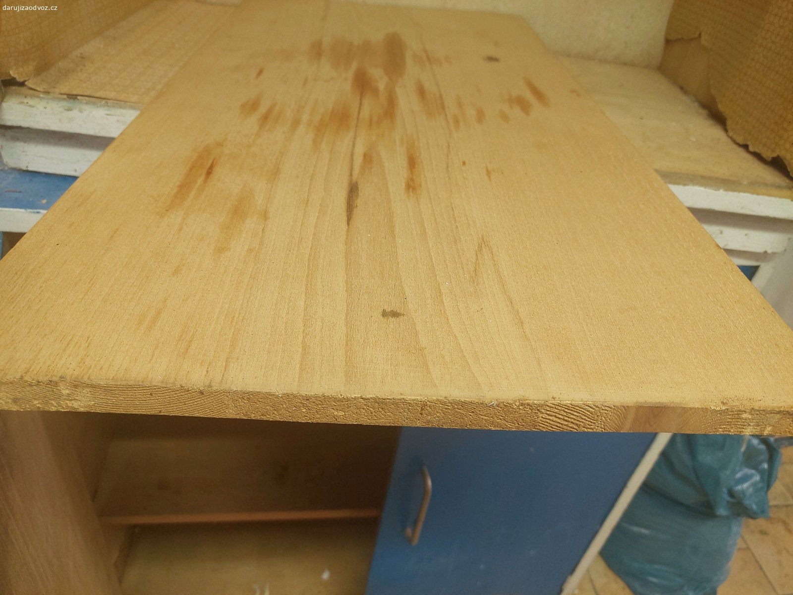 dřevěné skříňky do díllny/k renovaci. Nabízím 2 dřevěné skříňky vhodné do dílny, garáže nebo sklepa. Masivní dřevo. Skříňky jsou funkční, stav odpovídá stáří a používání, viz fotografie.Nater neni puvodni.
Vyzvednuti Praha 4