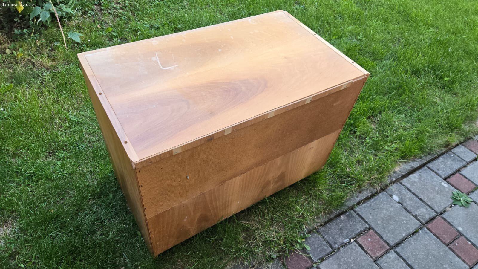 Dřevěné skříňky se šuplíky. 2 dřevěné skříňky zdarma za odvoz

Rozměry: 79x60x48 cm (šířka x výška x hloubka)