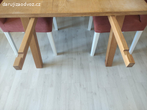 Dřevěný jídelní stůl 160x90 cm, povrch dýha