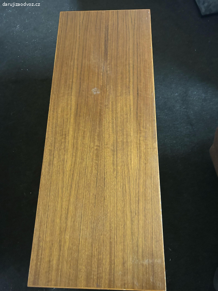 Dreveny konferencni stolecek