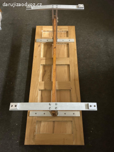 Dreveny konferencni stolecek