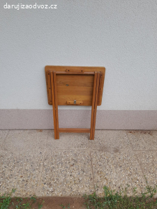 Dřevěný skládací stoleček