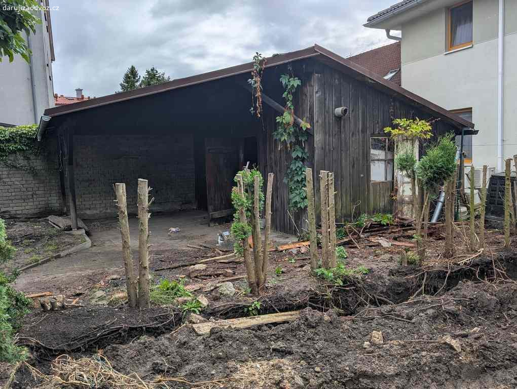 DŘEVO NA OTOP. Nabízím zdarma 2 kůlny k rozebrání a získání dřeva na otop.