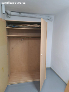 Dřevotřísková skříň 200x127x60cm