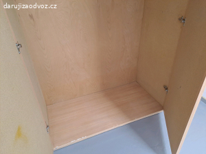 Dřevotřísková skříň 200x127x60cm