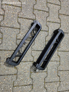 Držák lyží na střešní nosič