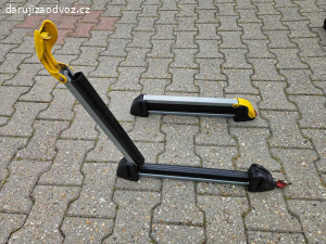 Držák lyží / snowboardů na střešní nosič