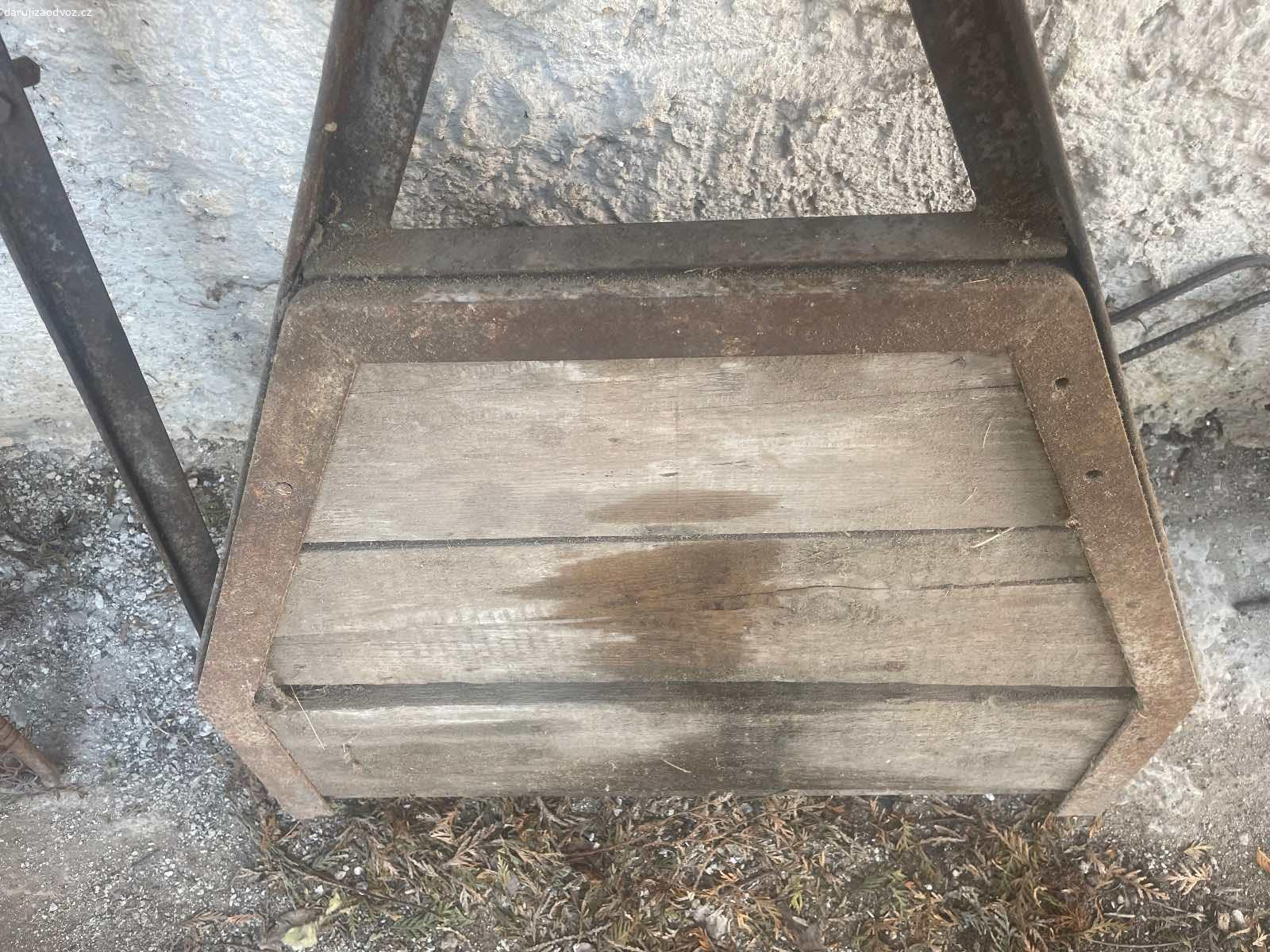 Závitový držák na trubky (plně funkční) ZA ODVOZ!. Daruji ZA ODVOZ nevyužitý závitový držák na trubky. Kompletní, plně funkční! K vyzvednutí po předchozí domluvě u Zbečna na Rakovnicku (50 min od Prahy). NUTNÝ vlastní odvoz a odnos! Daruji další věci za ODVOZ viz. inzeráty!